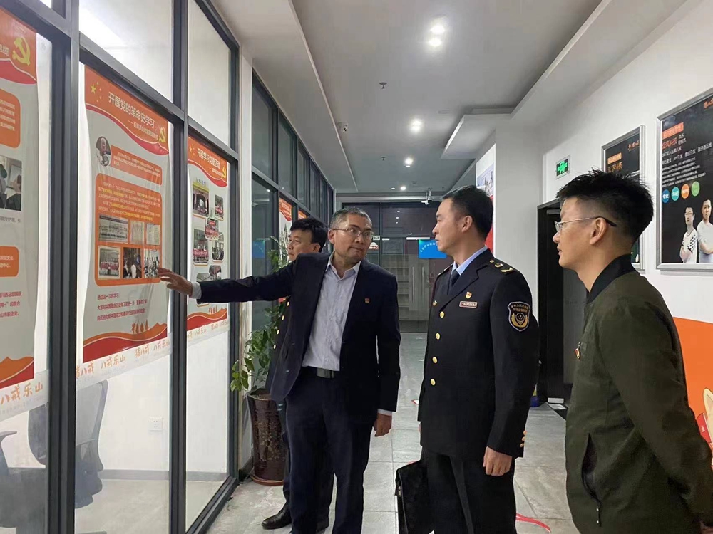 堅定信念跟黨走，奮進努力新征程！